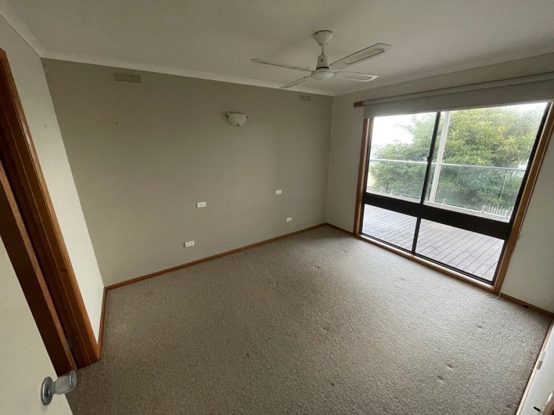 26 Abalone Avenue, Lakes Entrance VIC 3909