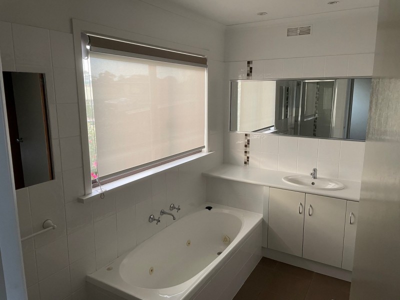 26 Abalone Avenue, Lakes Entrance VIC 3909