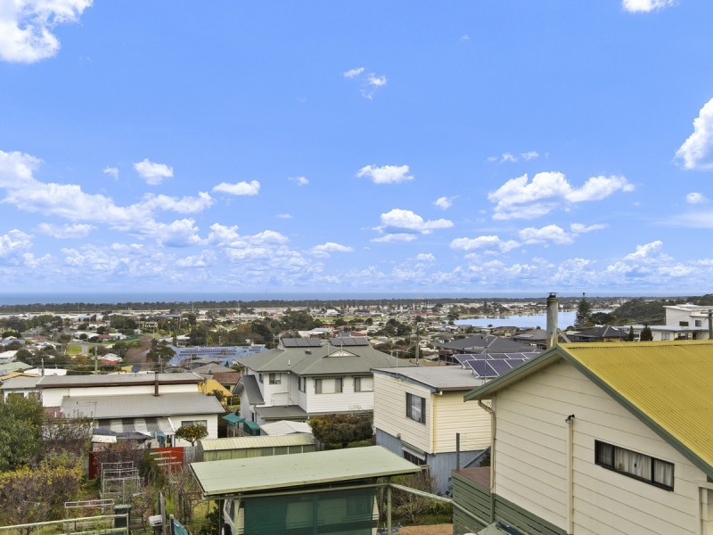 8 Grandview Road, Lakes Entrance VIC 3909