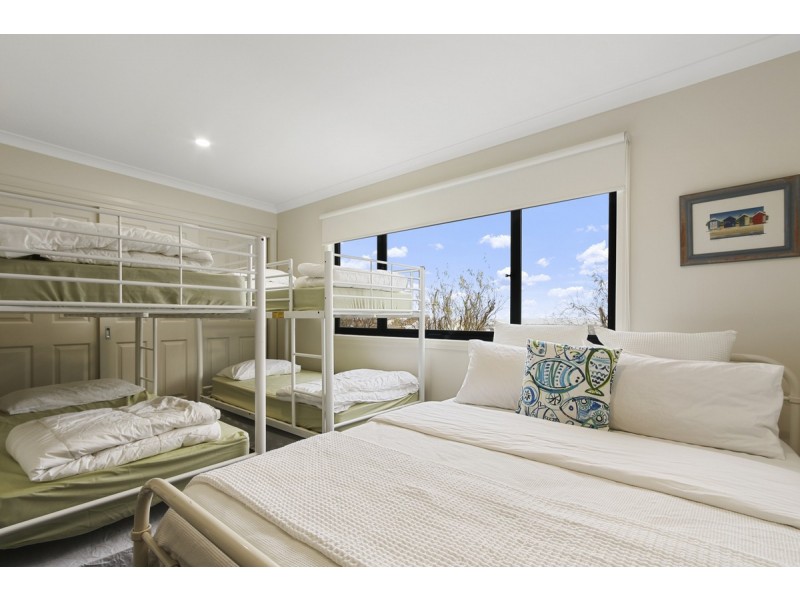 8 Grandview Road, Lakes Entrance VIC 3909