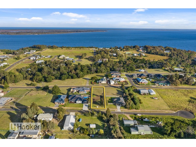 13 Curlew Grove, Metung VIC 3904