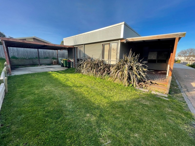 1/12 Bills Street, Lakes Entrance VIC 3909