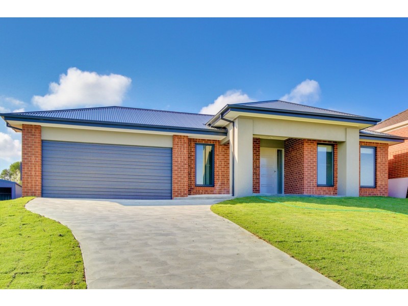 11 Ewing Court, Lakes Entrance VIC 3909
