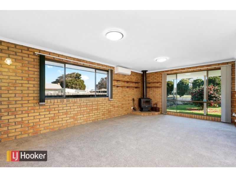 26 Carpenter Street, Lakes Entrance VIC 3909