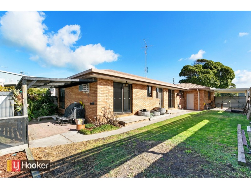 26 Carpenter Street, Lakes Entrance VIC 3909