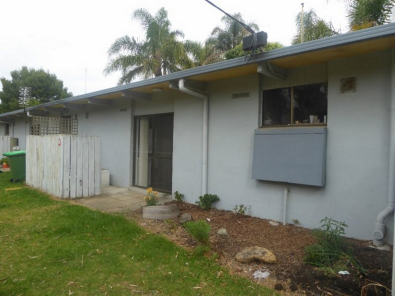 2/2-4 Cunningham Street, Lakes Entrance VIC 3909