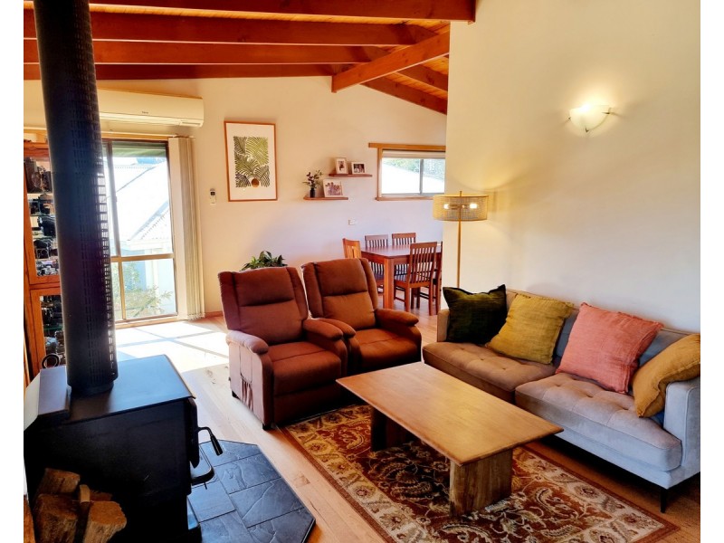 6 Tanjil Grove, Lakes Entrance VIC 3909