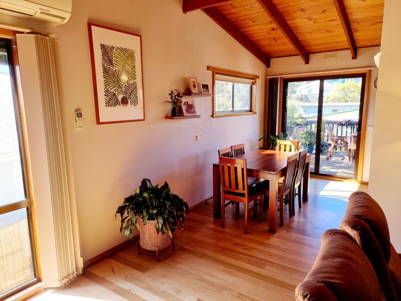 6 Tanjil Grove, Lakes Entrance VIC 3909