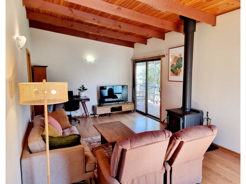 6 Tanjil Grove, Lakes Entrance VIC 3909