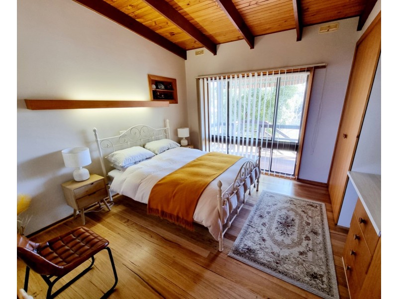 6 Tanjil Grove, Lakes Entrance VIC 3909