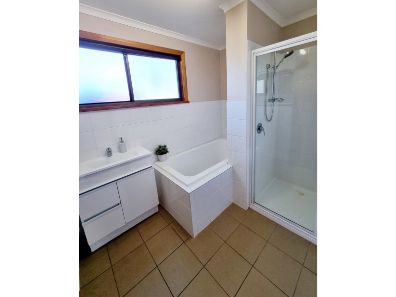 6 Tanjil Grove, Lakes Entrance VIC 3909