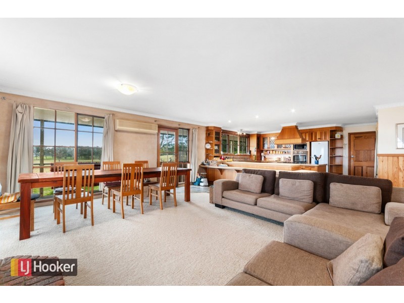 32 Mill Point Road, Lake Tyers Beach VIC 3909