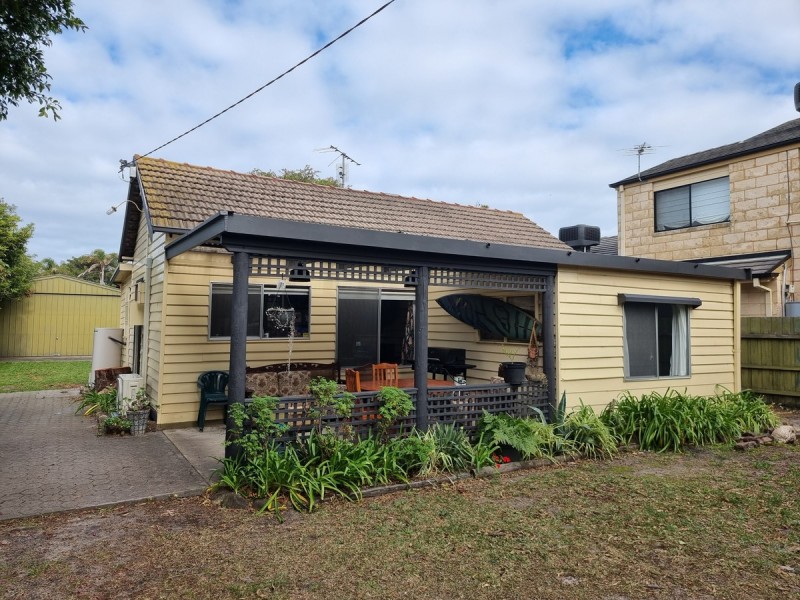 68 Roadknight Street, Lakes Entrance VIC 3909