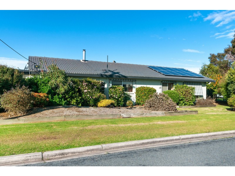 15 Ferndale Parade, Lakes Entrance VIC 3909