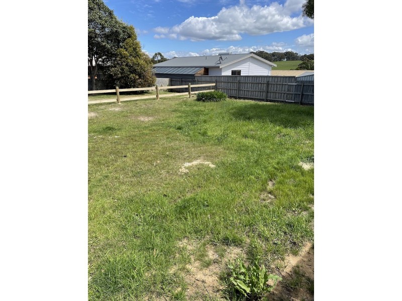 8/23 Alexandra Avenue, Kalimna VIC 3909