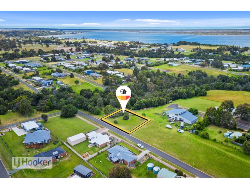 8 Jeremy Avenue, Metung VIC 3904