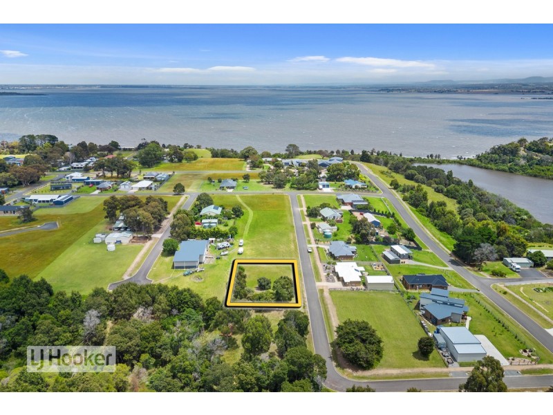 8 Jeremy Avenue, Metung VIC 3904