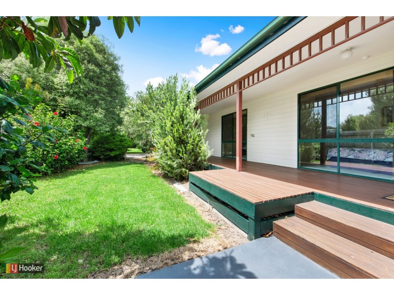 9 Tanjil Grove, Lakes Entrance VIC 3909