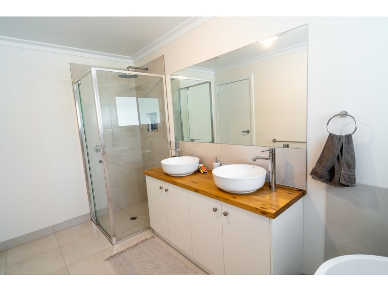 190 Baades Road, Lakes Entrance VIC 3909