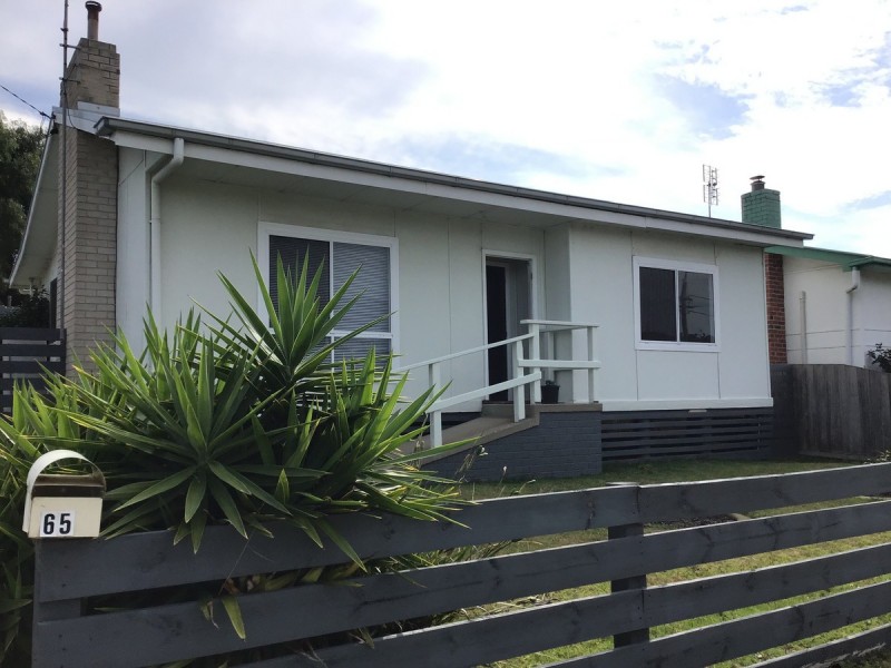 65 Carpenter Street, Lakes Entrance VIC 3909