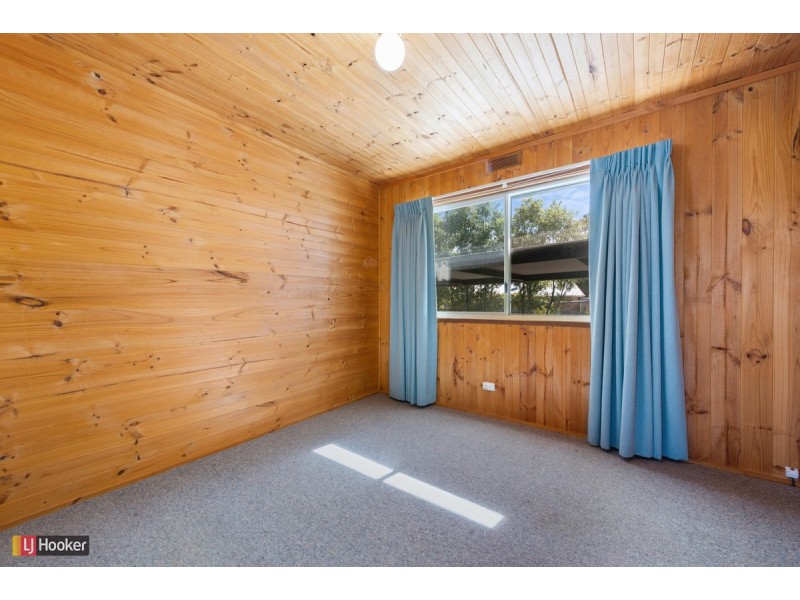 4 Point Road, Kalimna VIC 3909