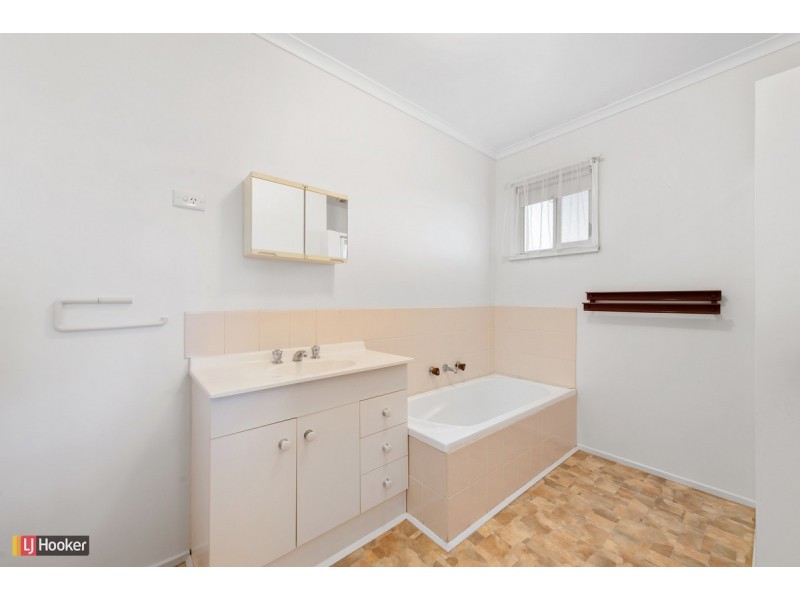 4 Point Road, Kalimna VIC 3909