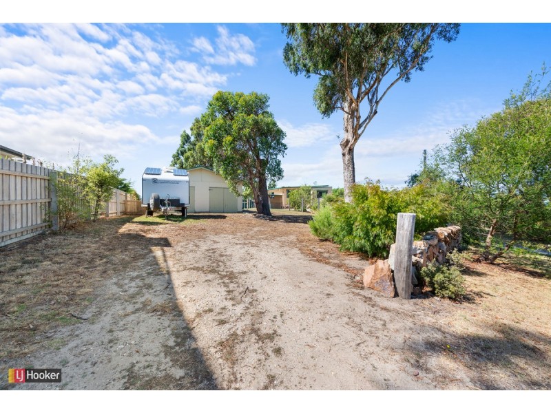6 Point Road, Kalimna VIC 3909