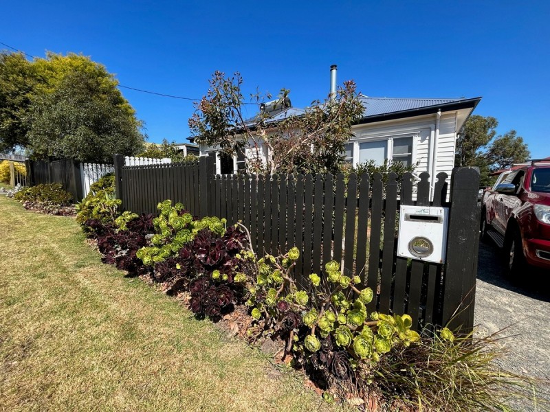 17 Mist Street, Lakes Entrance VIC 3909
