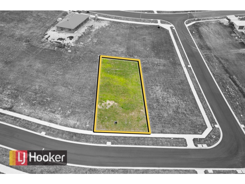 10 Lochard Terrace, Lakes Entrance VIC 3909