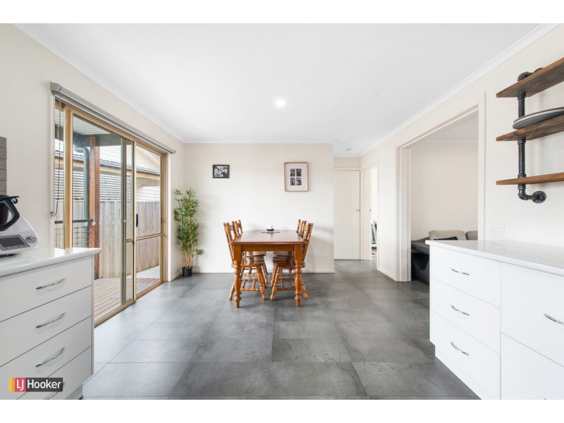 19 Hazel Road, Kalimna VIC 3909