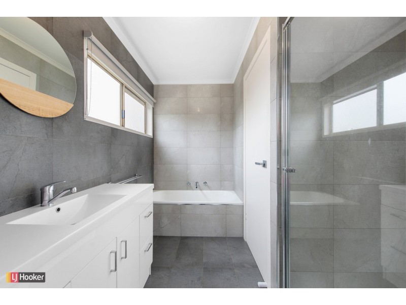 19 Hazel Road, Kalimna VIC 3909