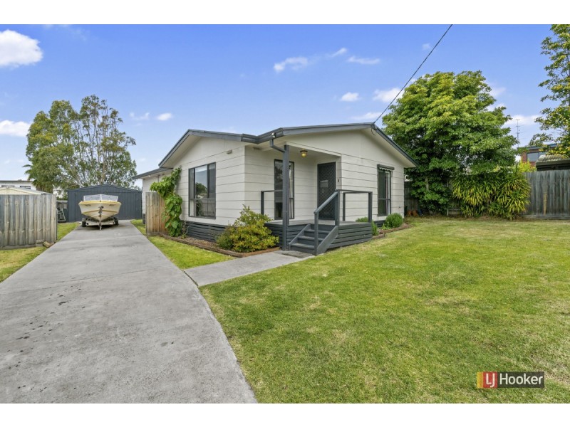 4 Campbell Grove, Lakes Entrance VIC 3909