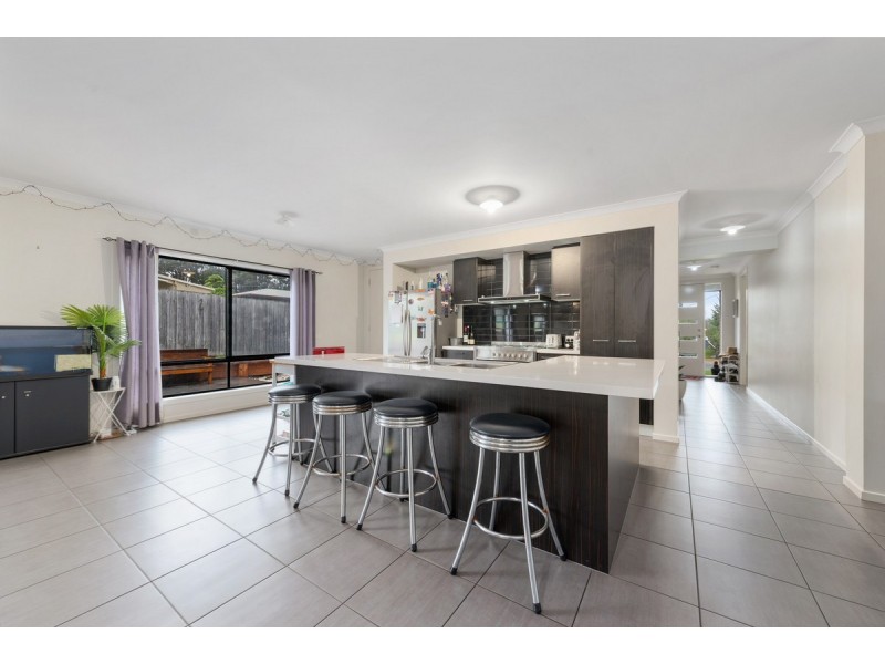 11 Surf Court, Lakes Entrance VIC 3909