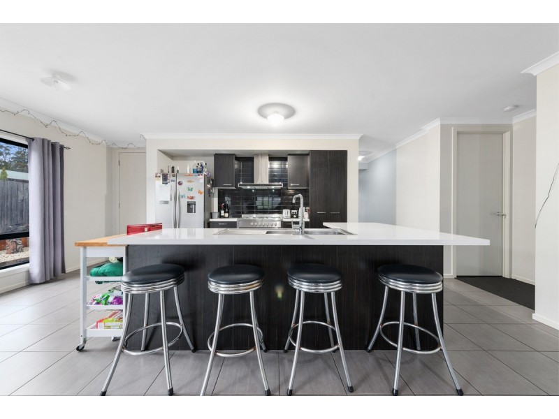 11 Surf Court, Lakes Entrance VIC 3909