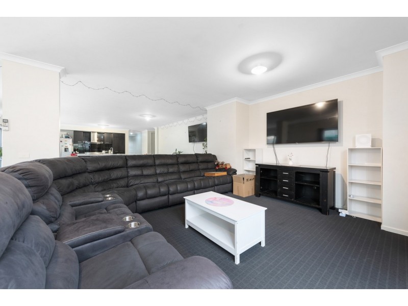 11 Surf Court, Lakes Entrance VIC 3909