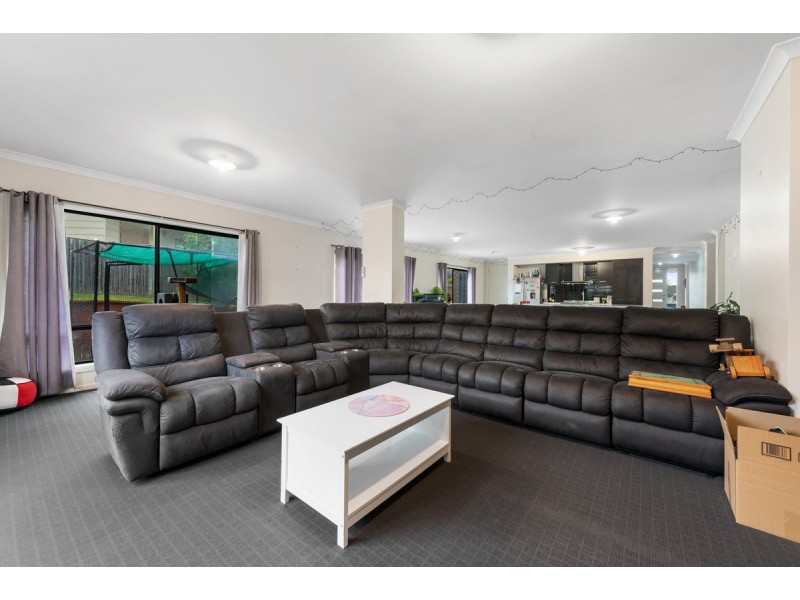 11 Surf Court, Lakes Entrance VIC 3909