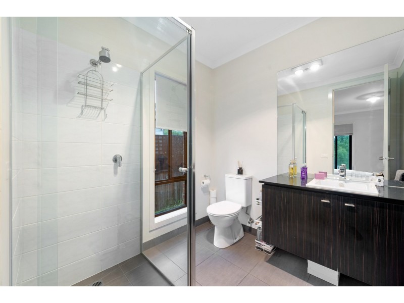 11 Surf Court, Lakes Entrance VIC 3909