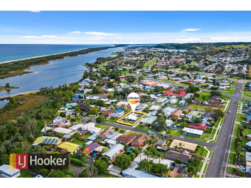8 Endeavour Court, Lakes Entrance VIC 3909