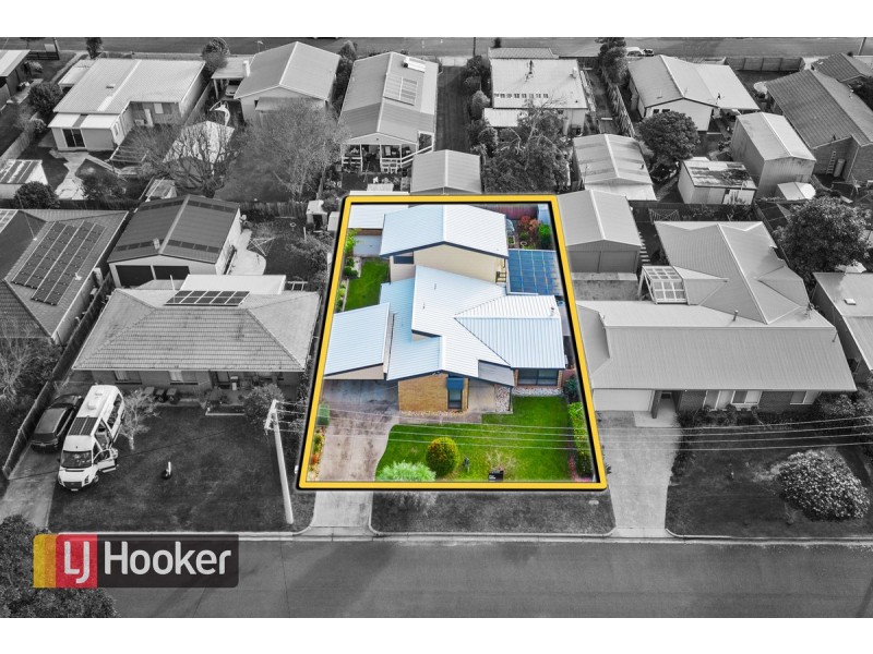 8 Endeavour Court, Lakes Entrance VIC 3909
