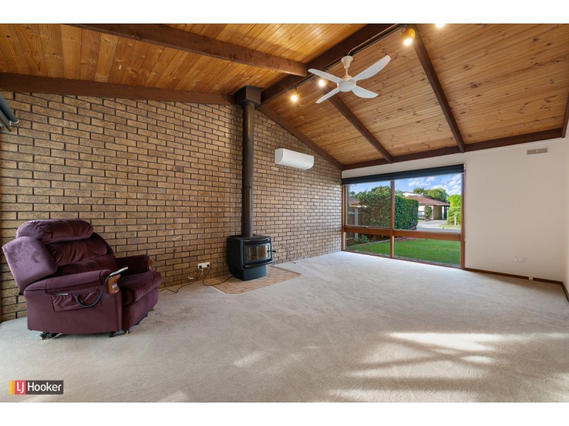 8 Endeavour Court, Lakes Entrance VIC 3909