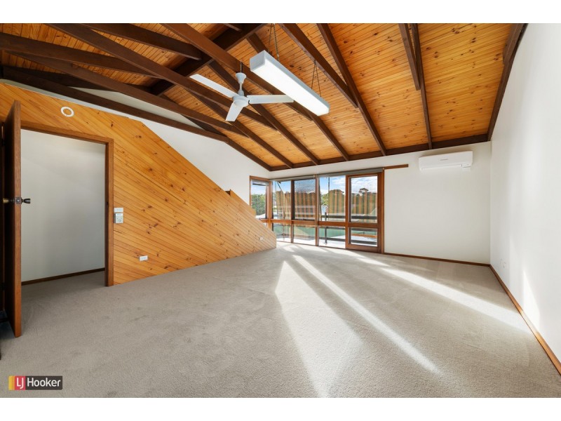 8 Endeavour Court, Lakes Entrance VIC 3909