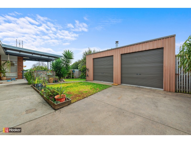 23 Periwinkle Drive, Lakes Entrance VIC 3909
