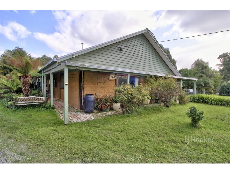 19 Gully Road, Nowa Nowa VIC 3887