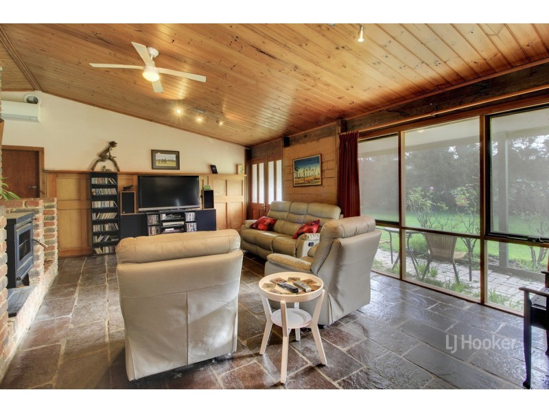 19 Gully Road, Nowa Nowa VIC 3887