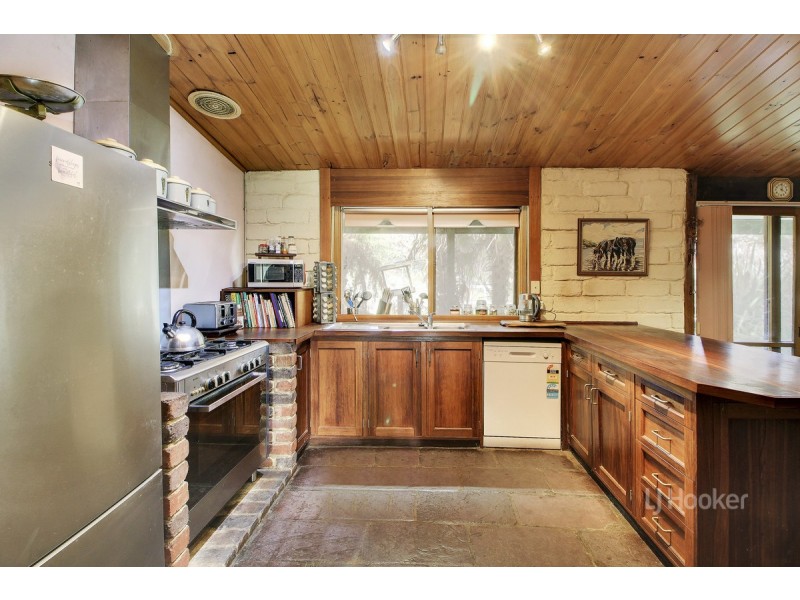 19 Gully Road, Nowa Nowa VIC 3887