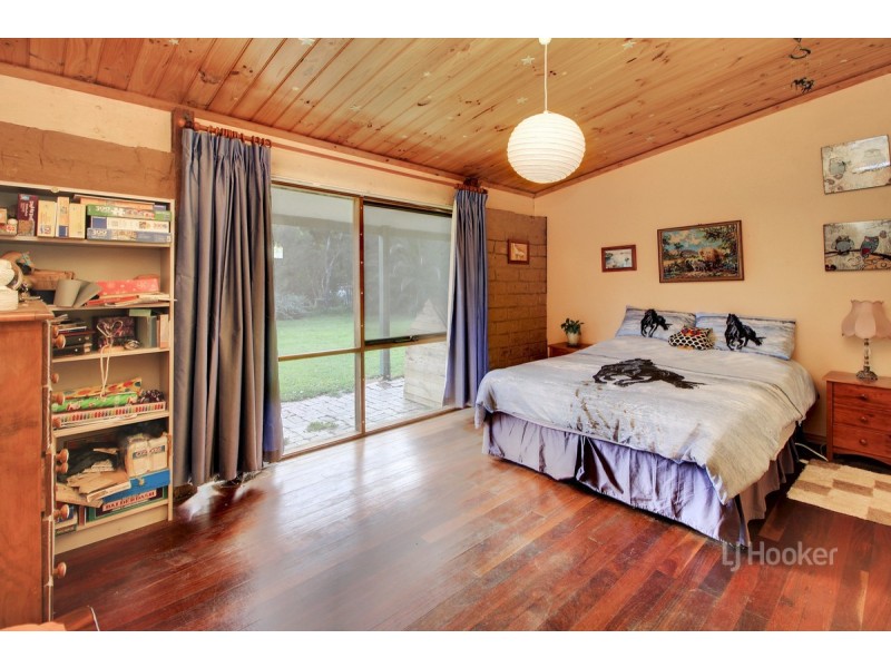 19 Gully Road, Nowa Nowa VIC 3887