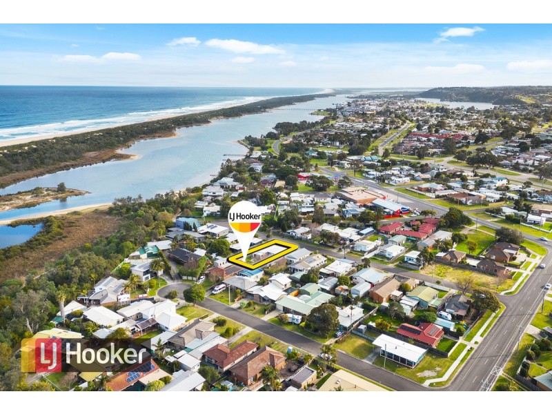 8 Fish Street, Lakes Entrance VIC 3909