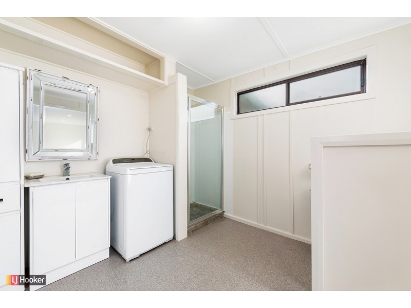 8 Fish Street, Lakes Entrance VIC 3909