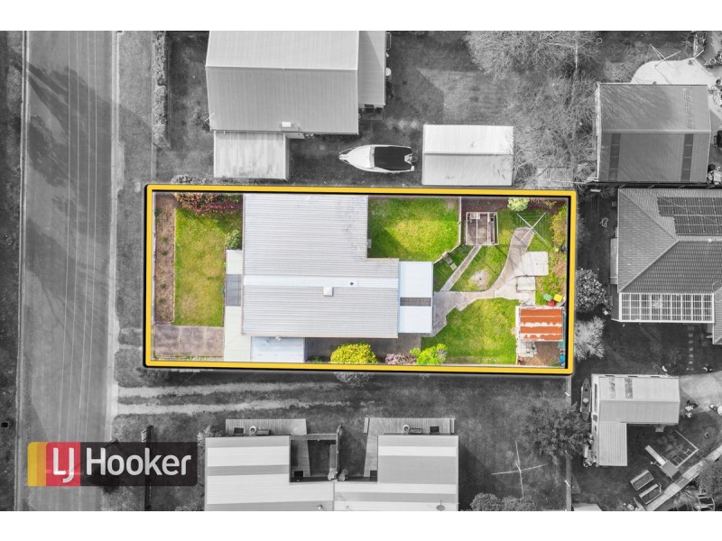 8 Fish Street, Lakes Entrance VIC 3909