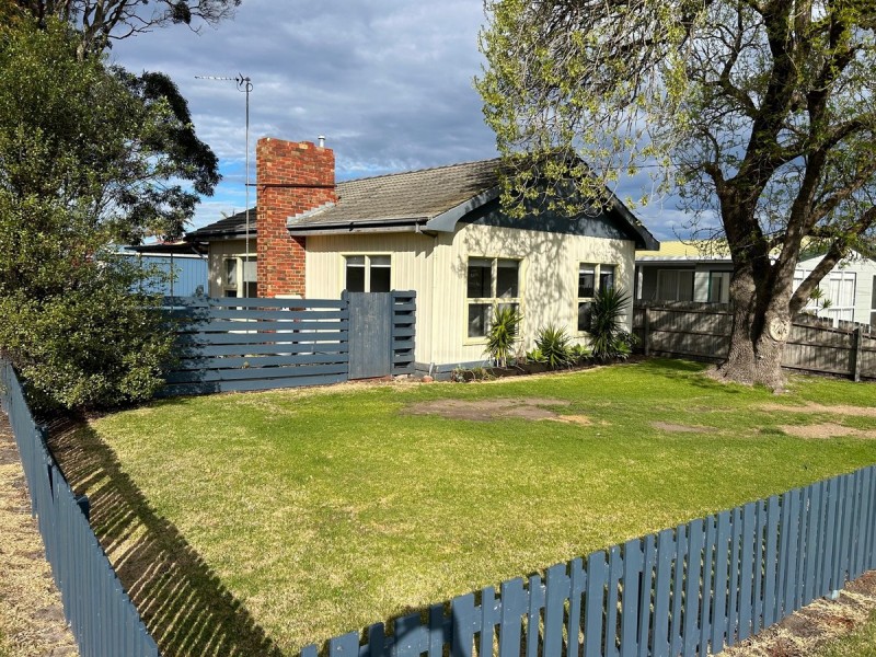 22 Fish Street, Lakes Entrance VIC 3909